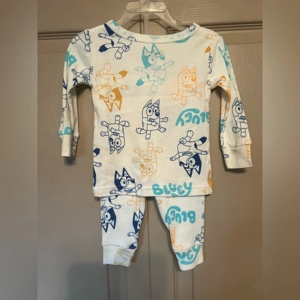 NWOT  Bluey  Adorable Cartoon Character Kids Pajama Set - White and Blue
